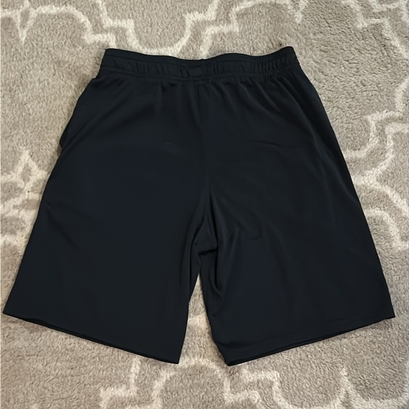Under Armour youth size medium (8) black long basketball shorts - Picture 4 of 4